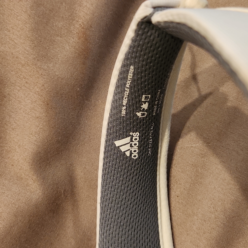 New no tag Adidas Visor - Picture 3 of 4